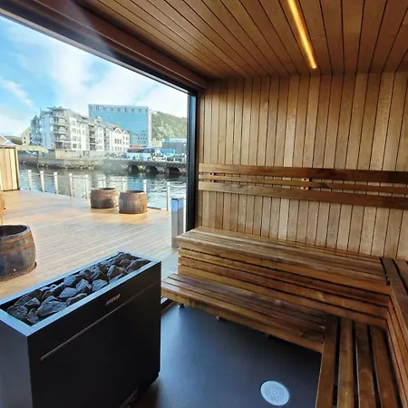 - Balcony - Seaview - Parking * Ålesund